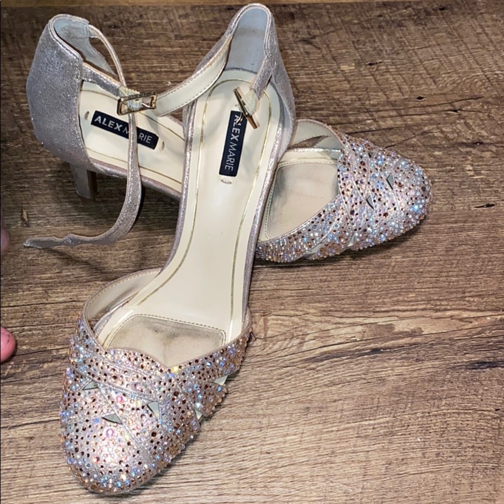 Low hill shoes